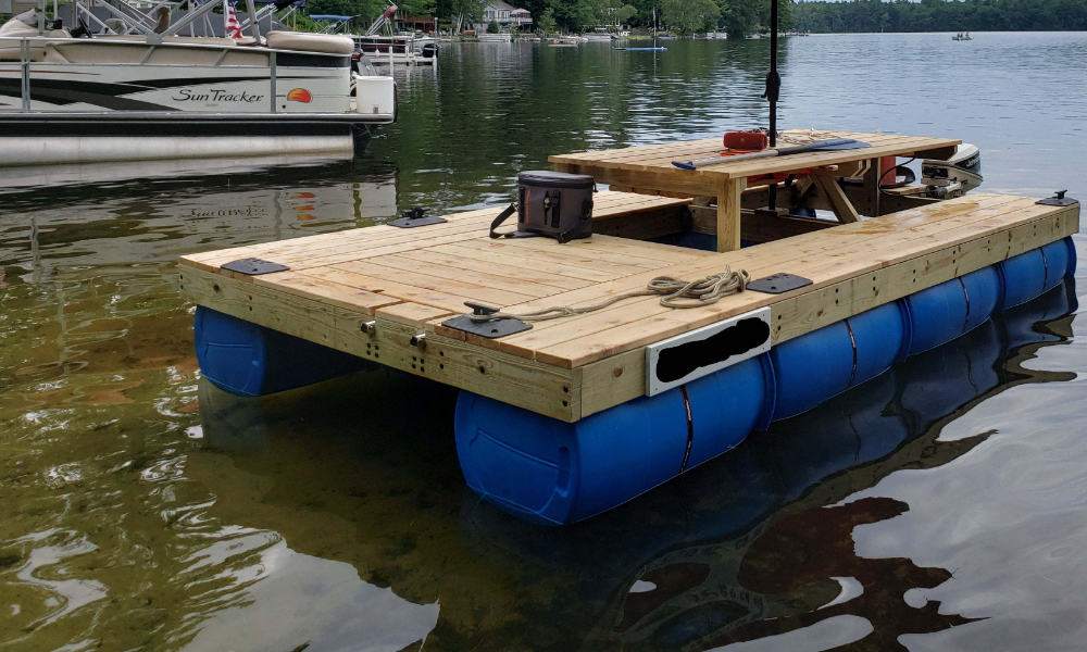 Pontoon Boat vs. Deck Boat: Whatâ€™s the Difference?